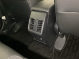 後席用エアコン吹き出し口あります