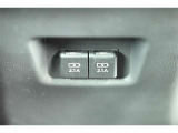充電用USB端子付き。スマートフォンなどの充電に便利です。