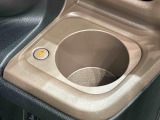 (前席/掘り込み式)ホットカップホルダー☆保温付で温活が車内でも実現♪600mlのペットボトルまで対応しておりスイッチ1つで温かい飲み物は保温を、冷たい飲み物は常温にしてくれます