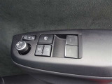 パワーウインドはオールオート機構が付いておりますので、全開・全閉操作が楽にでき便利です。