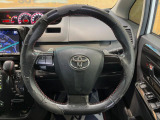 【純正革巻きステアリング】上質な革を使用することで、手にしっかり馴染みとても運転しやすいハンドルです♪