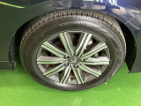 純正アルミホイールです。足元が引き立つので、車全体のイメージがアップしますよ!