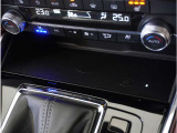 【ワイヤレス充電】ワイヤレス充電Qi規格に対応したスマートフォンなどの携帯機器を充電できます。