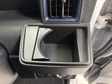 【運転席側ドリンクホルダー】