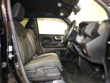 運転席と助手席がつながった構造なので、狭い駐車場でも助手席側からスムーズに降りれます♪