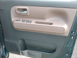 運転席のドア内部でございます。