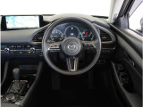 【運転席】最適なドライビングポジションでドライブをお楽しみください。