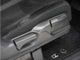 ◆シートハイトアジャスター◆運転席を上下に高さ調節ができます!運転ポジションを体格に合わせてシート調整できます。