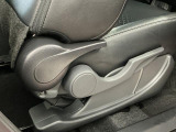【運転席シートリフター】運転席の座面の高さを調整!視界の良い位置に高さを調整することで、運転の安全性が向上します☆