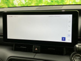 大型の画面を搭載し、視認性の高いナビゲーションシステムとオーディオが一体化。目的地設定や音楽の選択がスムーズに行えます。