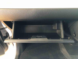 よく使うものが手を伸ばせばすぐ届く、機能面で充実した収納。