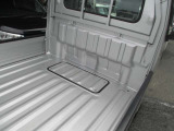4WD/オートマ/ワンオーナー/エアコン/パワーウィンドウ/エアバッグ/衝突被害軽減ブレーキ/CD再生/AM・FMラジオ/作業灯/3方開/ドアバイザー