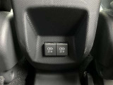 後部座席の充電用USB端子付き。スマートフォンなどの充電に便利です。
