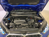 BMW 2.0L 直列4気筒ツインパワーターボ ガソリンエンジン :バルブトロニック(無段階可変バルブリフト)、ダイレクトインジェクションシステム、ダブルVANOS(吸排気無段階可変バルブタイミング)