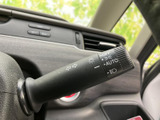 視認性の高いウインカーレバーは、安全運転をサポートする重要な装備です。操作も簡単で、安心して使用できます。