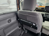 運転席・助手席シートバックテーブル付きです!使い方いろいろです!!折りたたみ格納式