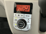 【オートエアコン】AUTOボタンを押してお好みの温度を設定!快適な室温でドライブをお楽しみいただけます♪