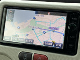 目的地設定やルート検索をスムーズに行える、便利なナビゲーションシステムを搭載。安全運転をサポートします。