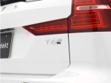 ワンペダルドライブとAWDが、V60 plug-in hybridの俊敏なパフォーマンスの源です。リラックスしたまま、なめらかで力強いパワーフィールをご堪能ください。