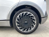 リヤタイヤサイズ、255/45R20 PILOT SPORT EV