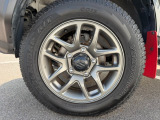 純正アルミホイールです。タイヤサイズは、175/80R16です。