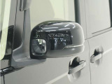 ◆ドアミラーウインカー◆ドアミラーにウインカーを装備しています。対向車に自身の進行方向を合図し安全に運転できます。