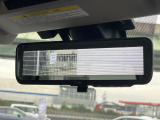 【スマートリヤビューミラー】後席の大きな荷物や同乗者で後方が確認しづらい時でも安心!カメラが撮影した車両後方の映像をルームミラー内に表示。クリアな視界で状況の確認が可能です!
