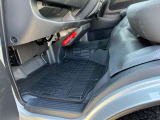 フロアマットも綺麗にクリーニングして納車しております!