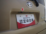 この車両にはバックモニター用のカメラがバックドアに装備されています。対応する純正ナビ等(別途)を装備すれば、安全確認に便利なバックモニター機能をご利用いただけます。