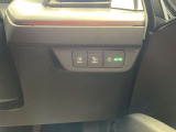 地図情報や車両情報などをステアリングのスイッチから操作して表示できます。