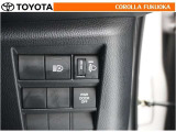 乗車人数や荷物の量などによる車の姿勢の変化に合わせて、ヘッドランプの光軸を調整することができます。