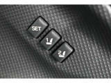 運転席シートポジションメモリー機能 : リフター、チルト、リクライニングの各ポジションを自動的に再現できます。