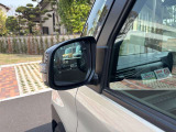 毎日使うドアミラーの状態確認に。鏡面のキズやカバーの擦れ、格納部の具合、装備有無も◎。