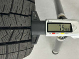 冬タイヤの残り溝は7.5mmです。スリップラインからは5.9mmとなっております。
