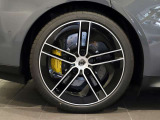 F:265/35R21 R:305/30R21