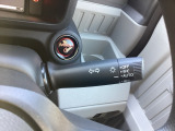 【オートライト(AUTO)】外の明るさをシステムが感知して、自動でヘッドライトが点灯します。ヘッドライトつけ忘れを防ぐ便利機能です