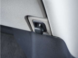 【フック】買い物袋やゴミ袋をひっかけるのに便利です。お近くのホンダカーズ総社までお越しください。