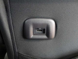 USBソケットも付いてスマホの充電など様々な用途に使用でき便利です♪