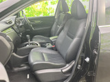 収納スペースも充実しており、荷物の整理がしやすい工夫が施されています。小物類もすっきり収納でき、車内を快適に保てます。