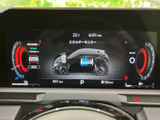 スタイリッシュなデザインと分かりやすい表示で、走行状況をひと目で確認できます。必要な情報をスムーズに把握し、安全運転をサポートします。
