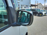 運転席ドアミラー周辺の写真です。