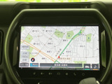 鮮明な地図表示で、スムーズなルート案内をサポートしています。最新の交通情報を確認しながら、安心してドライブをお楽しみいただけます。