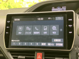 大型のナビゲーションシステムが、運転中の情報収集をサポート。スムーズなカーナビゲーションで、目的地への移動を快適にします。