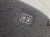 電動パワーテールゲートも装備しております。挟み込み防止機能もついておりますので安心安全にお使い頂けます。