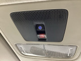 Honda CONNECTサービス対応車です。Honda CONNECT用緊急通報ボタン/トラブルサポートボタンが付いています。