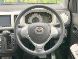 インテリアに合わせたデザインのステアリングは、運転される方のことも考え、運転しやすい形状、大きさです。是非一度、実際に触ってお確かめください。