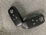 今の時代当たり前のようになってきたスマートキー、ポケットやカバンの中に入れておくだけでドアロックの開閉やエンジンスタートが簡単にできちゃいます。