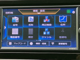 多彩な機能を備えたナビゲーションシステムで、目的地までのルート検索や、エンターテイメントも楽しめます。運転中の移動時間を有効活用できる一台です。