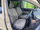 運転席シート廻りは使用感も少なく、良好な状態となっています。前オーナー様が丁寧に使っていたことがよくわかりますね。