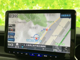 多彩な操作機能と高画質ディスプレイで、快適なドライブをサポート。目的地設定やエンターテイメントもスムーズに楽しめます。